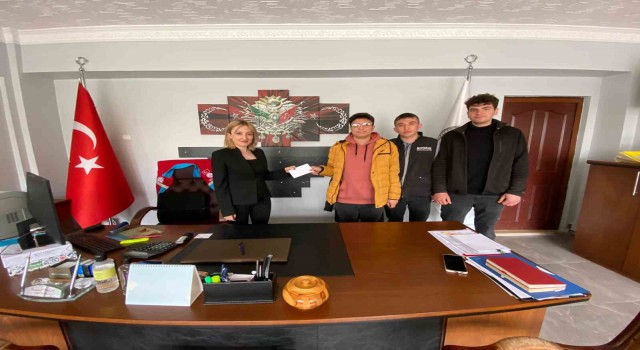 Lise öğrencilerinden örnek davranış