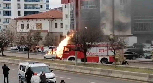 LPGli otomobil alev topuna döndü: 1 yaralı