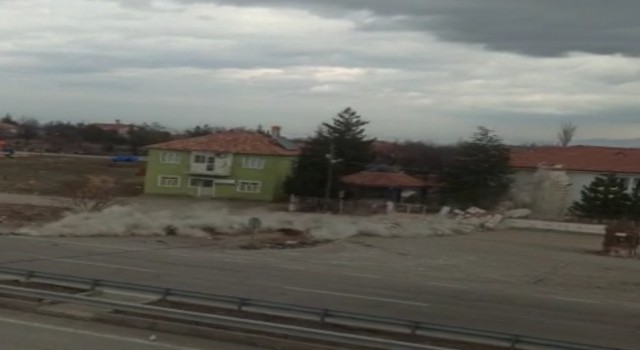 Malatyada hasarlı caminin minaresi kontrollü yıkıldı