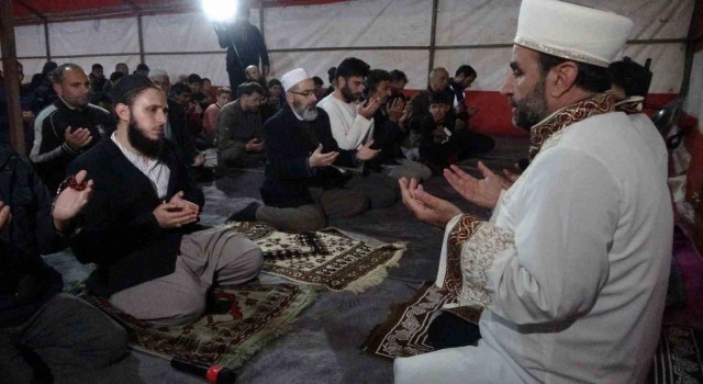 Malatyada ilk teravih namazı çadırda kılındı