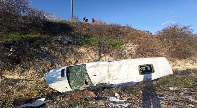 Malatyada öğrenci servisi dere yatağına devrildi: 5 yaralı