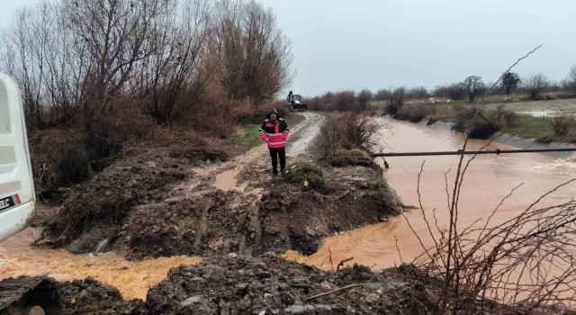 Malatyada su kanalı patladı, mahalle su altında kaldı