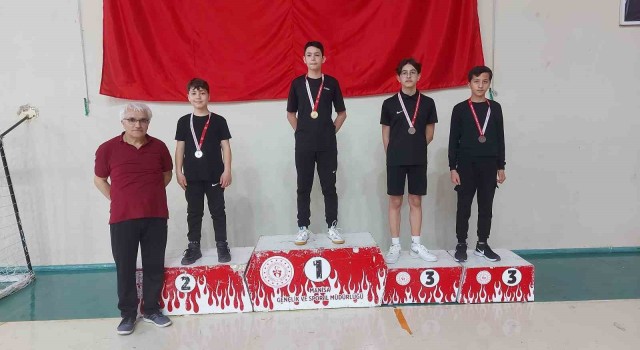 Manisada 18 Mart Çanakkale Şehitleri Anma Masa Tenisi Turnuvası yapıldı