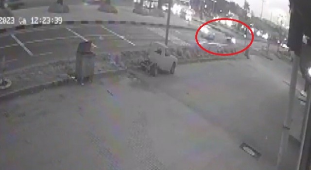 Manisada 2 kişinin hayatını kaybettiği motosiklet kazası kameraya yansıdı