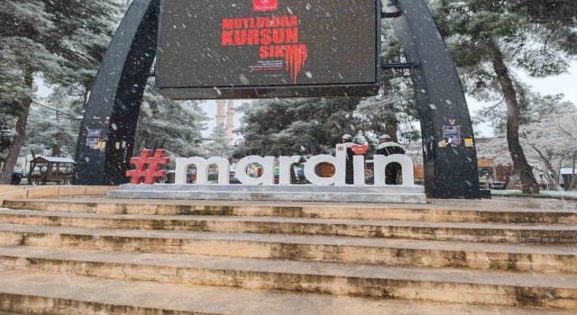 Mardinde Mart ayının son gününde kar yağışı sürprizi