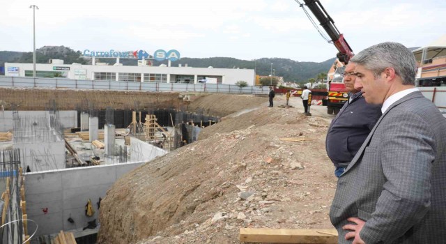 Marmaris Belediyesinin yeni hizmet binasının yapımına başlandı