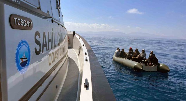 Marmaris’te 16 düzensiz göçmen kurtarıldı