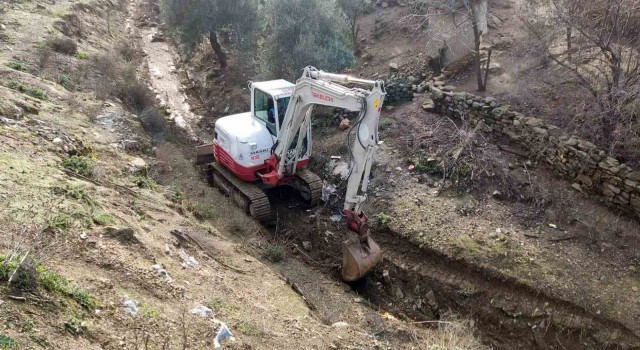 MASKİden Ayanlar Mahallesinde dere temizliği