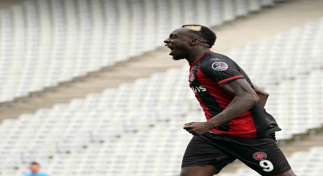 Mbaye Diagneden hattrick