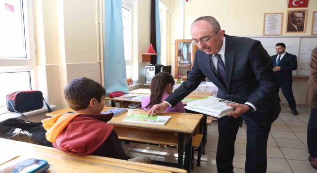 Meramda çocuklara “Çevreci Çocuk Eğitim Seti” dağıtıldı
