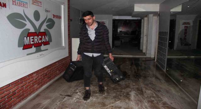 Mercan TVyi hem deprem hem su baskını vurdu
