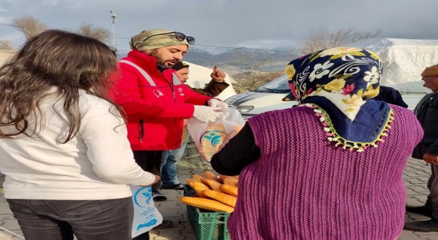 Merkezefendiden deprem bölgesine günlük 2 bin ekmek ulaştırılıyor