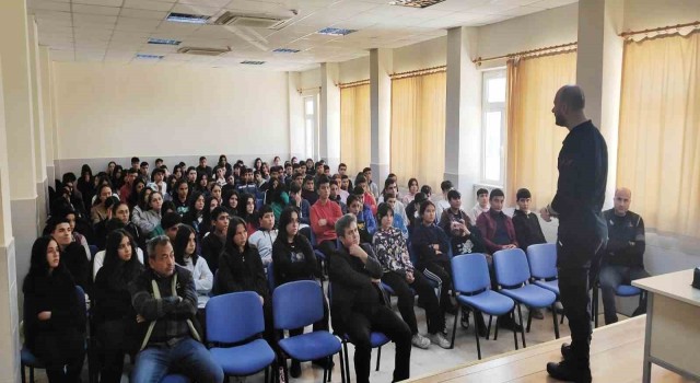 Mersindeki okullarda terör konusundaki bilgilendirme çalışmaları sürüyor