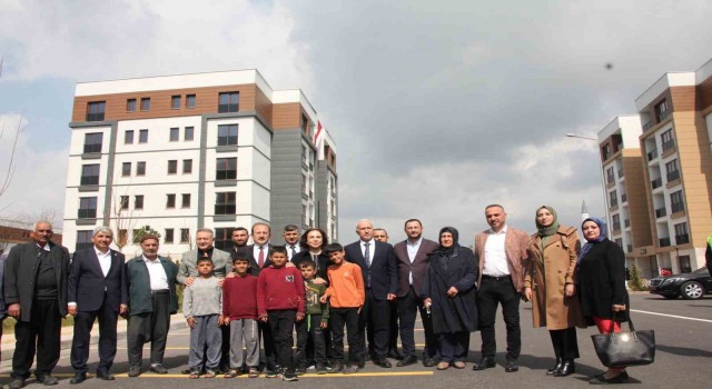 Mersindeki TOKİ konutlarında hak sahipleri evlerine kavuştu