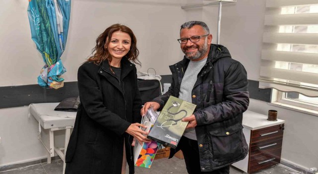 Mersinden deprem bölgesinde sağlık çalışanlara malzeme desteği
