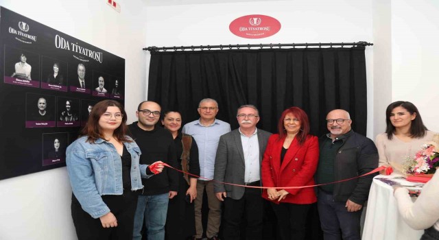 Mezitli Oda Tiyatrosu perdelerini Mesafe oyunuyla açtı
