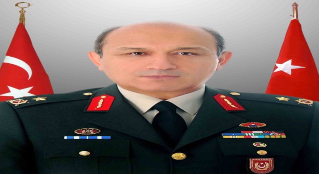 Milli Savunma Bakanı Akarın Özel Kalem Müdürü Tuğgeneral Remzi Albasan, 40 seneyi aşkın süredir giydiği üniformasını çıkarttı