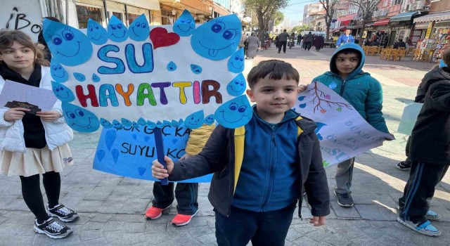 Miniklerden anlamlı farkındalık: Suyun önemine dikkat çekmek için yürüdüler