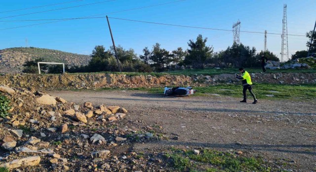 Motosikletin yanında ölü bulundu
