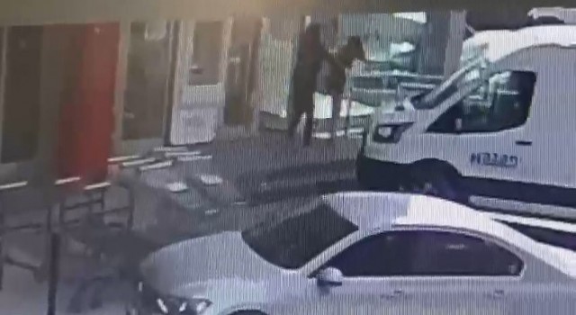 Müdür yardımcısı kadını, bir erkek ve kadın darp etti, o anlar ortaya çıktı