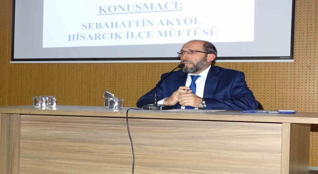 Müftü Akyol: Mutlu bir hayat için millet olarak kadınlarımıza ve kızlarımıza önem vermeliyiz