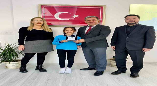 Muğlada 18 Mart Resim Yarışmasında dereceye giren öğrenciler ödülünü aldı