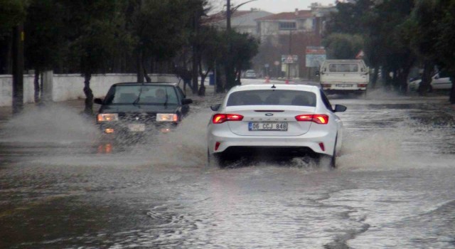 Muğlada beklenen yağış başladı
