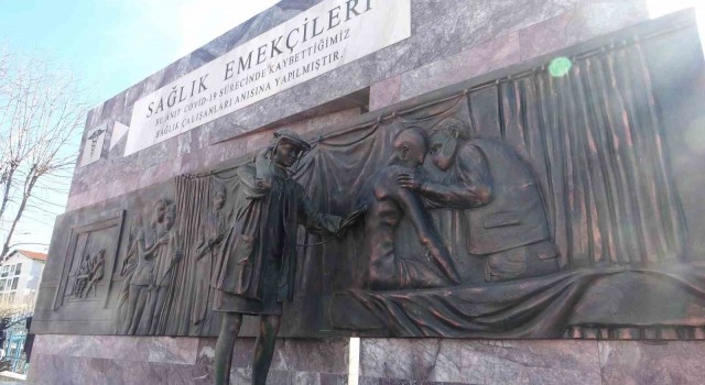 Muğlada Tıp Bayramında Sağlık Emekçileri heykeli açıldı