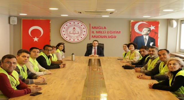 Muğladan deprem bölgesine öğretmenler psikososyal destek için gitti