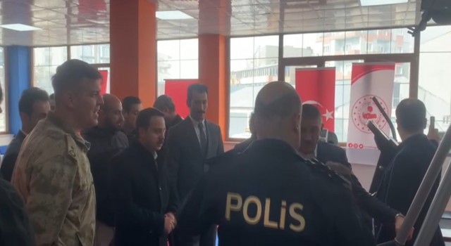Muradiyede spor salonu açıldı