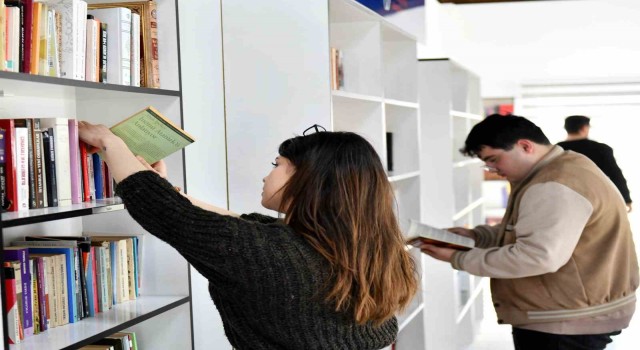 Muratpaşada Cengiz Aytmatov Kütüphanesi açıldı
