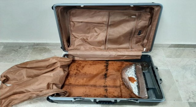 Narkotik köpeği Resim ile yapılan aramada 4,5 kilo esrar ele geçirildi