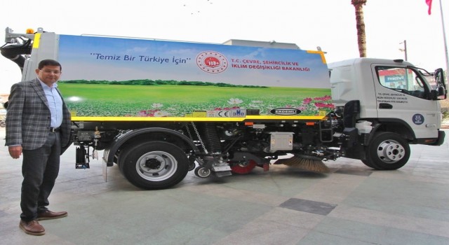 Nazilli Belediyesine bakanlıktan yol süpürme aracı