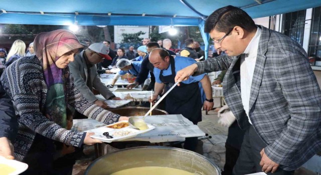 Nazilli Belediyesinin iftar sofralarında vatandaşlar bir araya geliyor