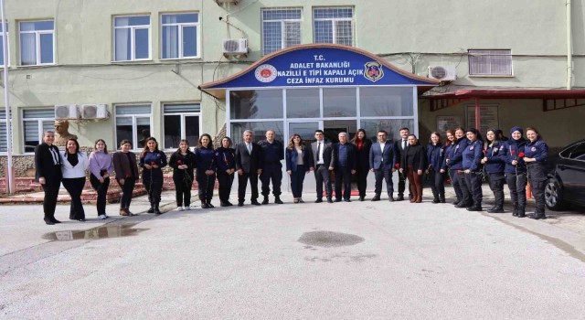 Nazillide cezaevindeki kadınlar unutulmadı