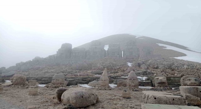 Nemrut Dağındaki heykeller depremde zarar görmedi