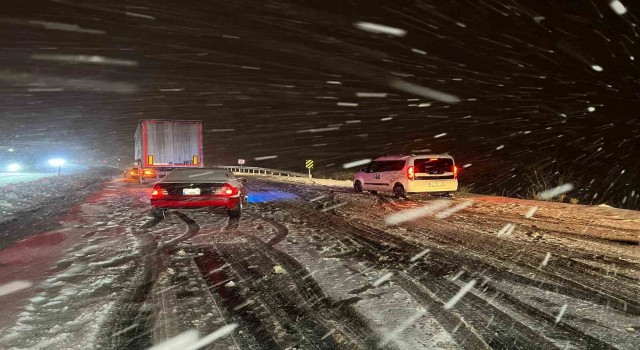 Nevşehirde kar ulaşımı olumsuz etkiledi