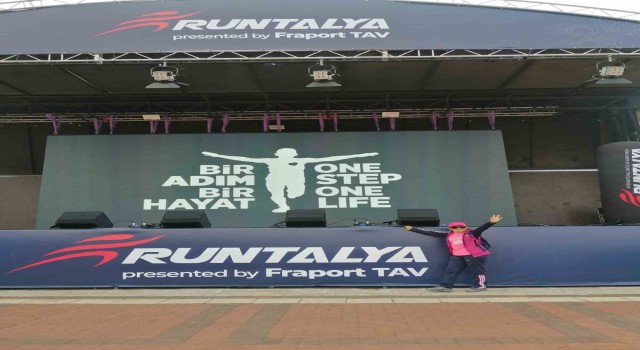 Nilgün öğretmen Antalya Maratonunda başarı elde etti