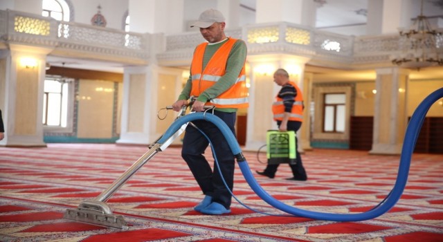 Nilüferdeki ibadethanelerde temizlik zamanı