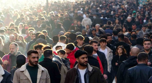 Nüfusun yüzde 49,9u kadın, yüzde 50,1i erkek