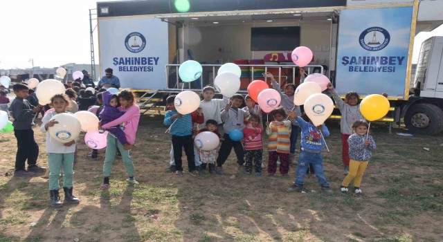 Nurdağındaki depremzede çocuklara moral verdiler