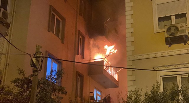 Öfkesini evinden çıkardı: Oturduğu daireyi ateşe verip kaçtı