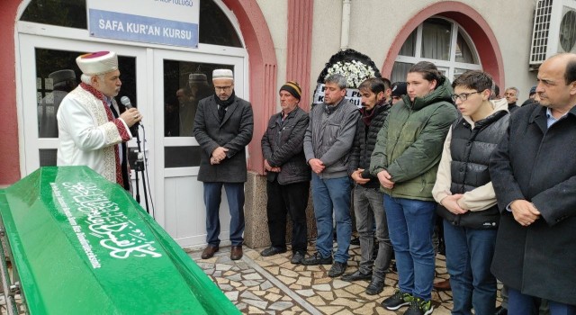 Oğlu tarafından bıçaklanarak öldürülen adam son yolculuğuna uğurlandı