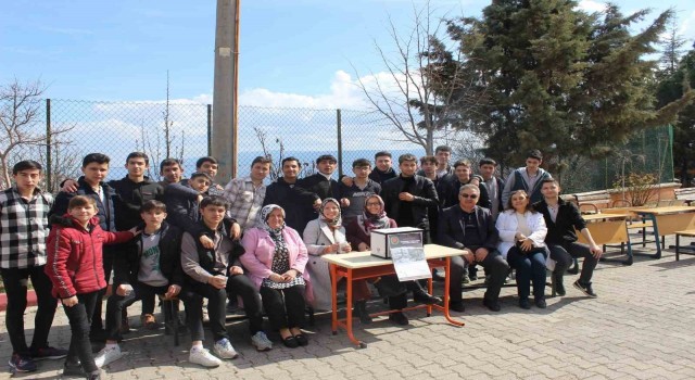 Öğrenci, öğretmen ve velilerden depremzedeler için yardım kampanyası