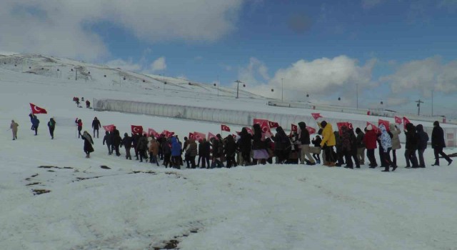 Öğrencilerden Erciyeste ‘Vatan Sevgisi Yürüyüşü
