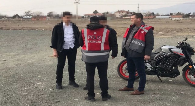 Okul önlerinde polis denetimi