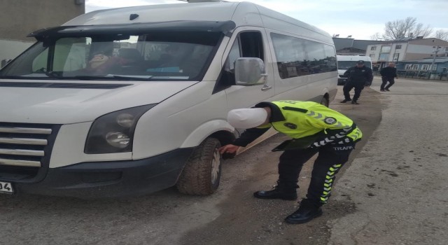 Okul servis araçları denetlendi