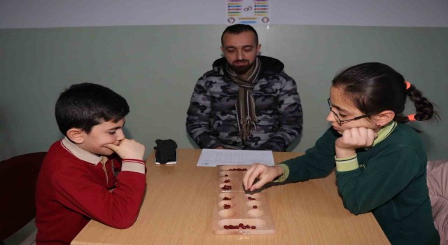‘Okullar Arası Zeka Oyunları Turnuvasında finale kalmak için kıyasıya yarıştırlar