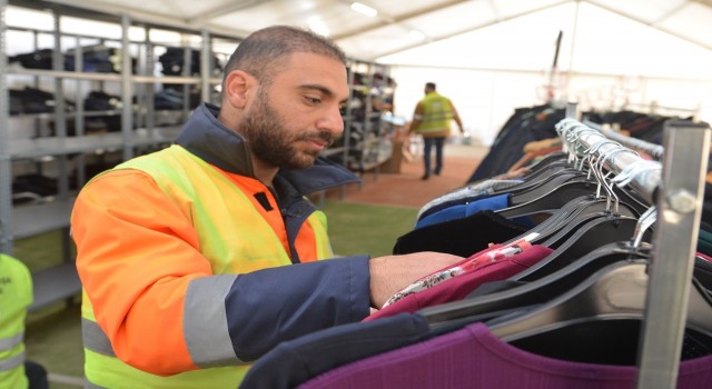 Oluşturdukları mağazacılık sistemi ile depremzedelerin ihtiyaçlarını gideriyorlar