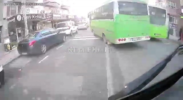 Ömere çarpıp kaçan özel halk otobüsünün sürücüsü yakalandı